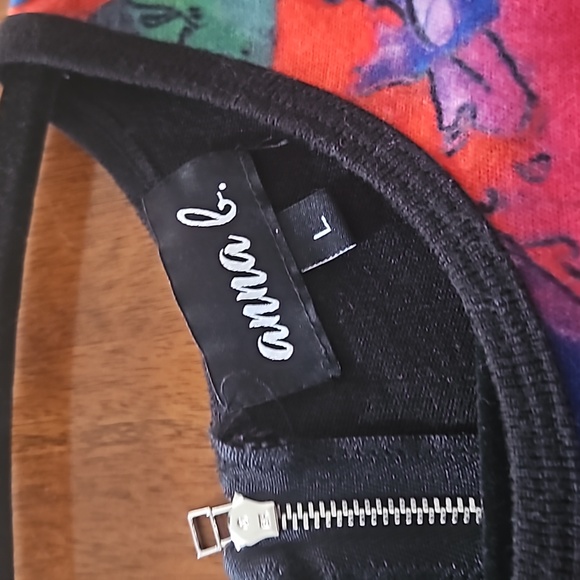 Women's top - Picture 2 of 3